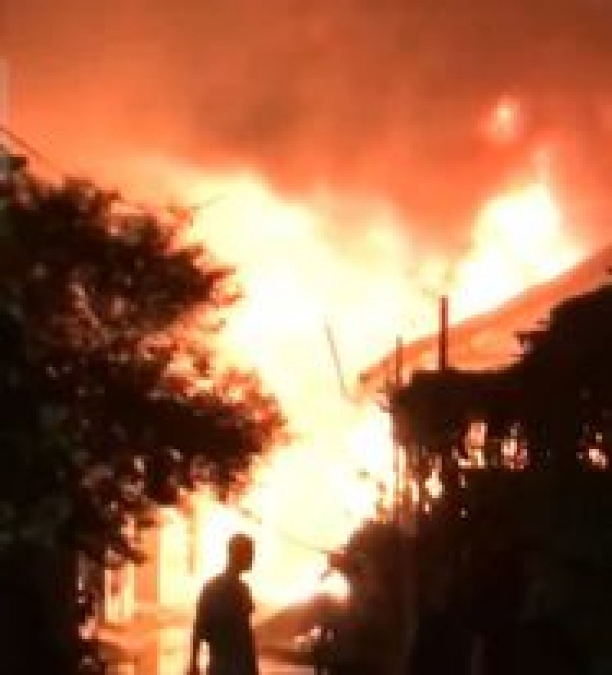 Một cửa hàng bán phụ tùng xe máy tại TP Hội An bị cháy trong đêm