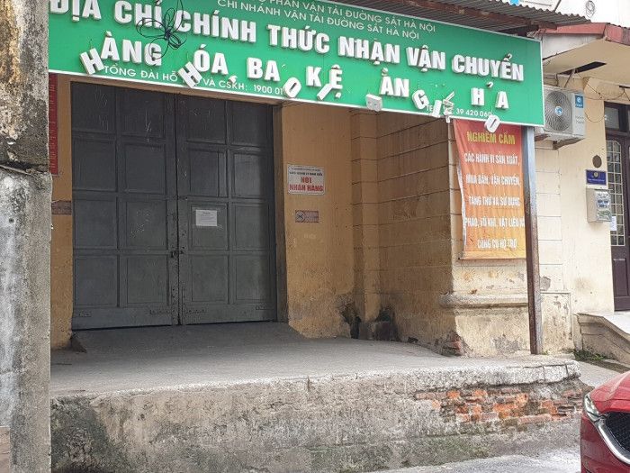 Cận cảnh tàu hàng đìu hiu khi Hà Nội thực hiện giãn cách