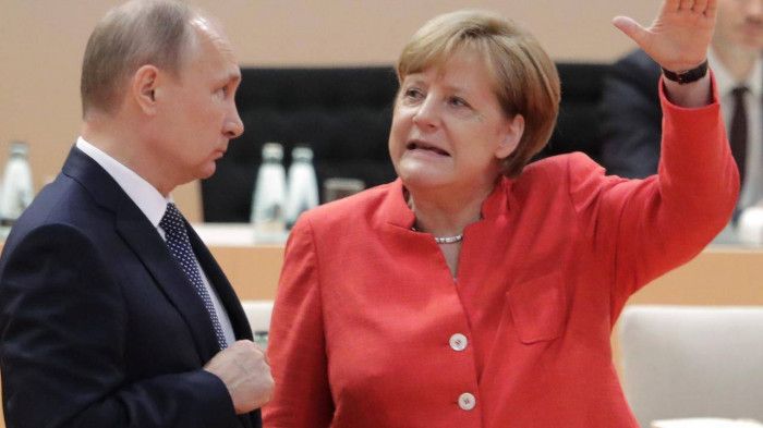 Tiết lộ cuộc nói chuyện Putin-Merkel về Crimea đã kích động Thủ tướng Đức