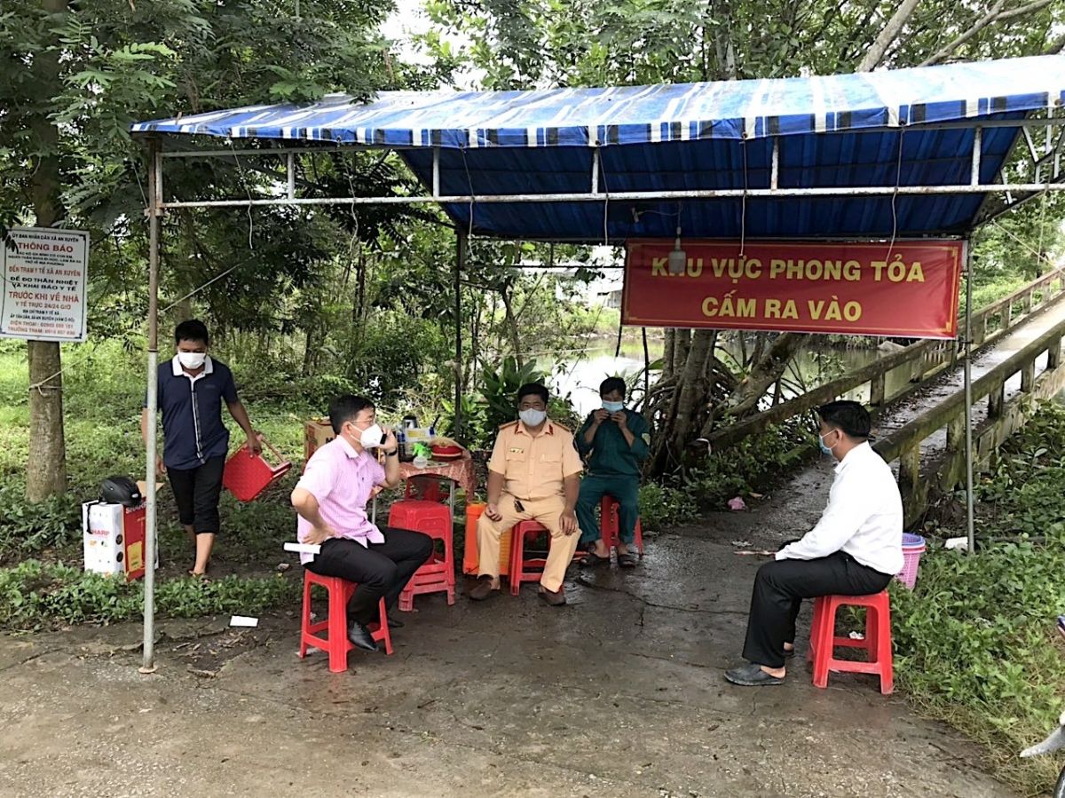 Hai thanh niên bị khởi tố vì không chấp hành quy định phòng dịch Covid-19