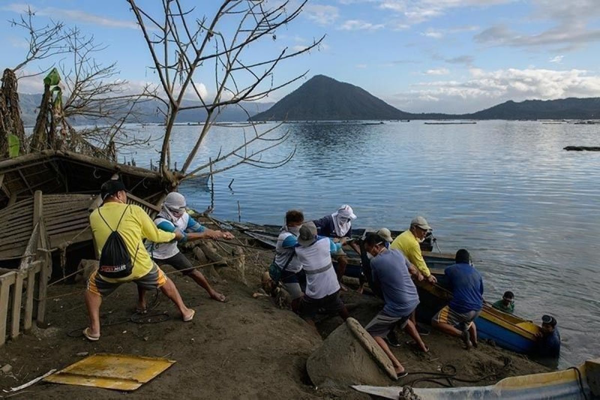 Nguy cơ núi lửa Taal phun trào mạnh, 13.000 dân Philippines sơ tán