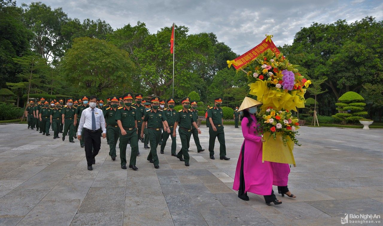 Bộ Tư lệnh Quân khu 4, Bộ CHQS tỉnh Nghệ An tưởng niệm Chủ tịch Hồ Chí Minh và các anh hùng liệt sỹ