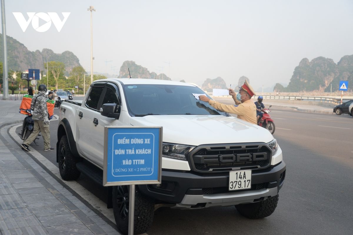 Nhiều trường hợp mắc Covid-19, các địa phương siết chặt quy định giao thông và chống dịch