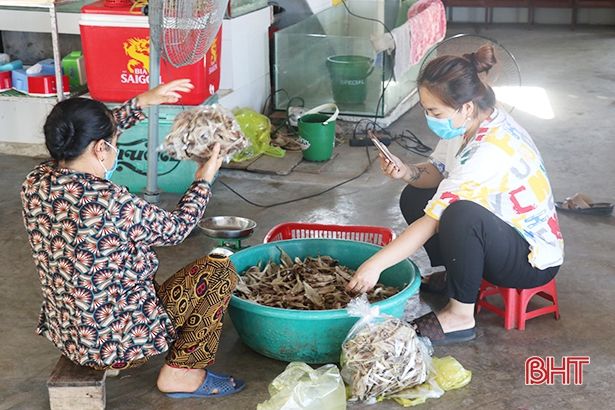 Các nhà hàng ở bãi biển Thạch Hải phòng dịch cao trước khi hoạt động trở lại