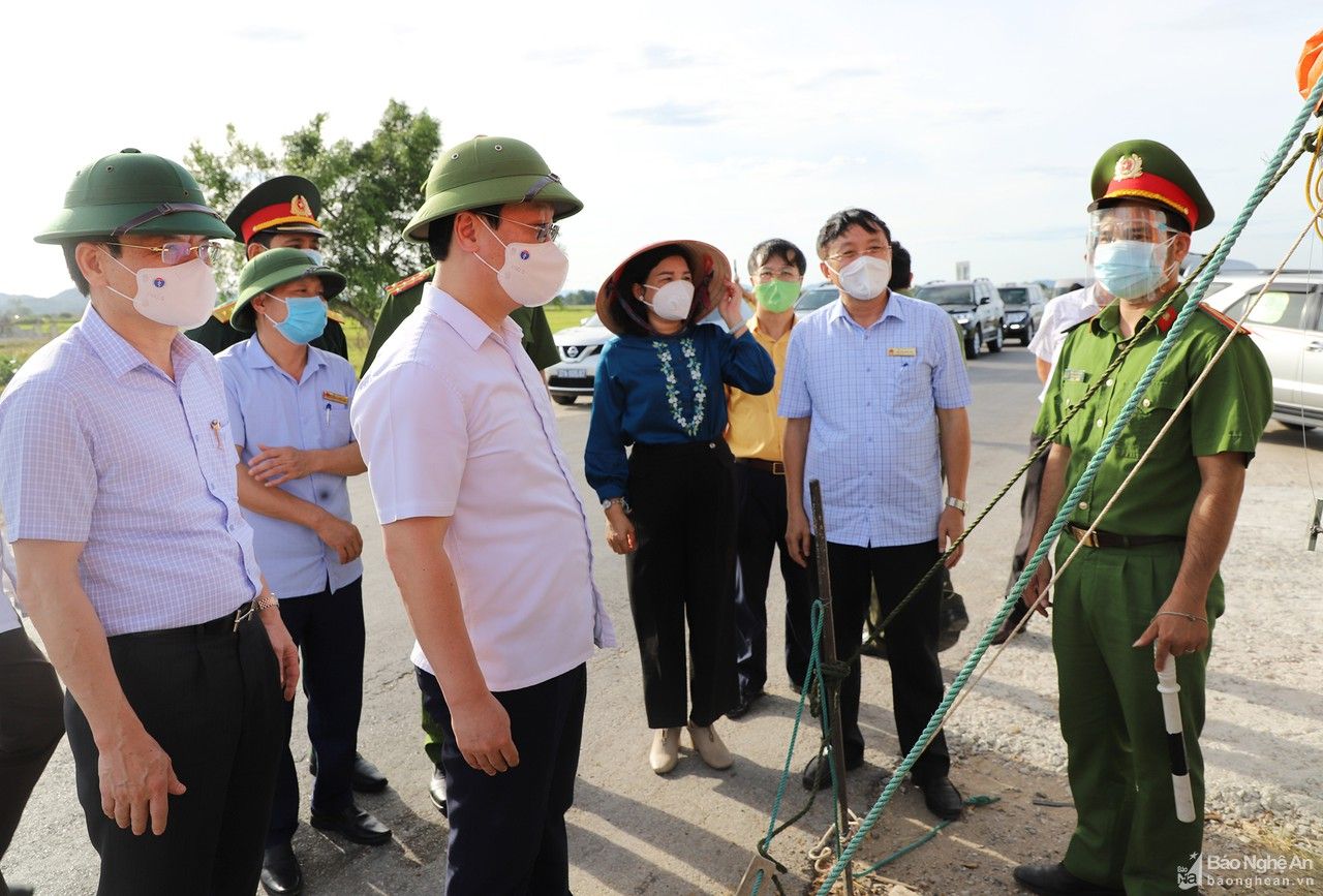 Chủ tịch UBND tỉnh: Huyện Nam Đàn cần truy vết đến cùng, lấy mẫu xét nghiệm kịp thời các F1, F2 