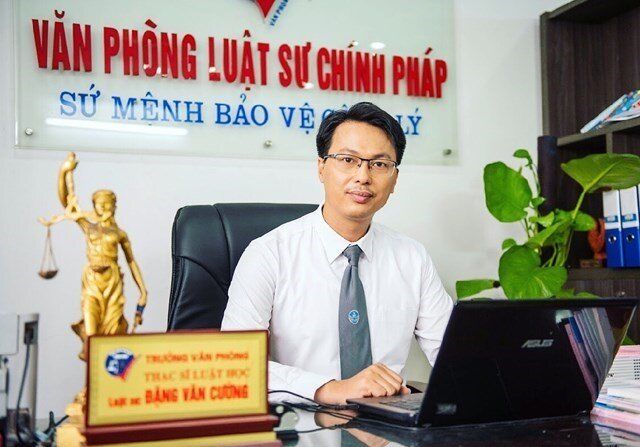 Xử lý thế nào cô gái khoe "thẻ đỏ quyền lực" tự do đi lại trong giãn cách?