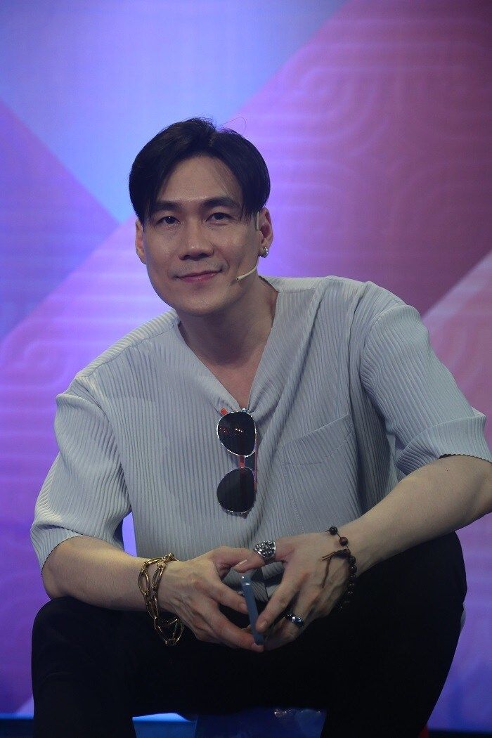 Khánh Phương chia tay Quỳnh Nga “cá sấu chúa” đã lâu, giờ vẫn “FA” vui tính