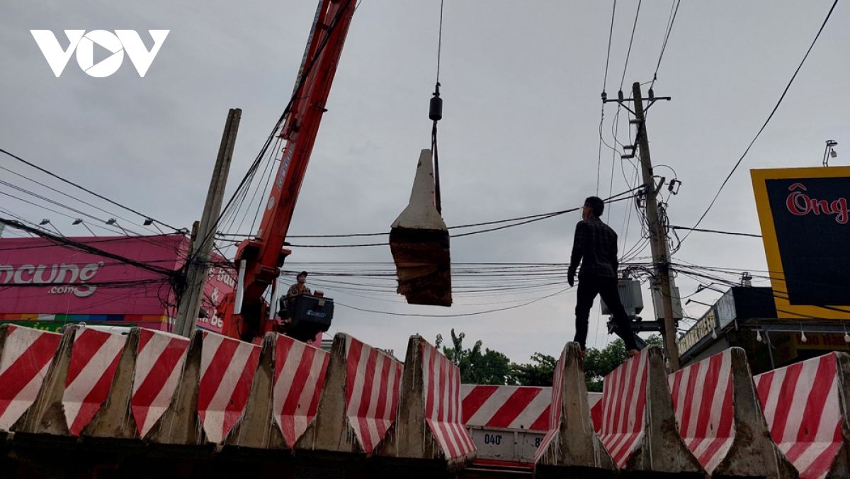 Bắt đầu “đông cứng, khóa chặt” 11 phường ở Bình Dương để chống dịch Covid-19