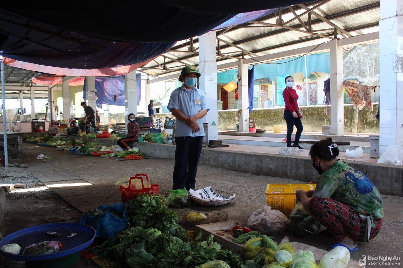 Quỳnh Lưu siết chặt công tác phòng, chống dịch ở các chợ dân sinh