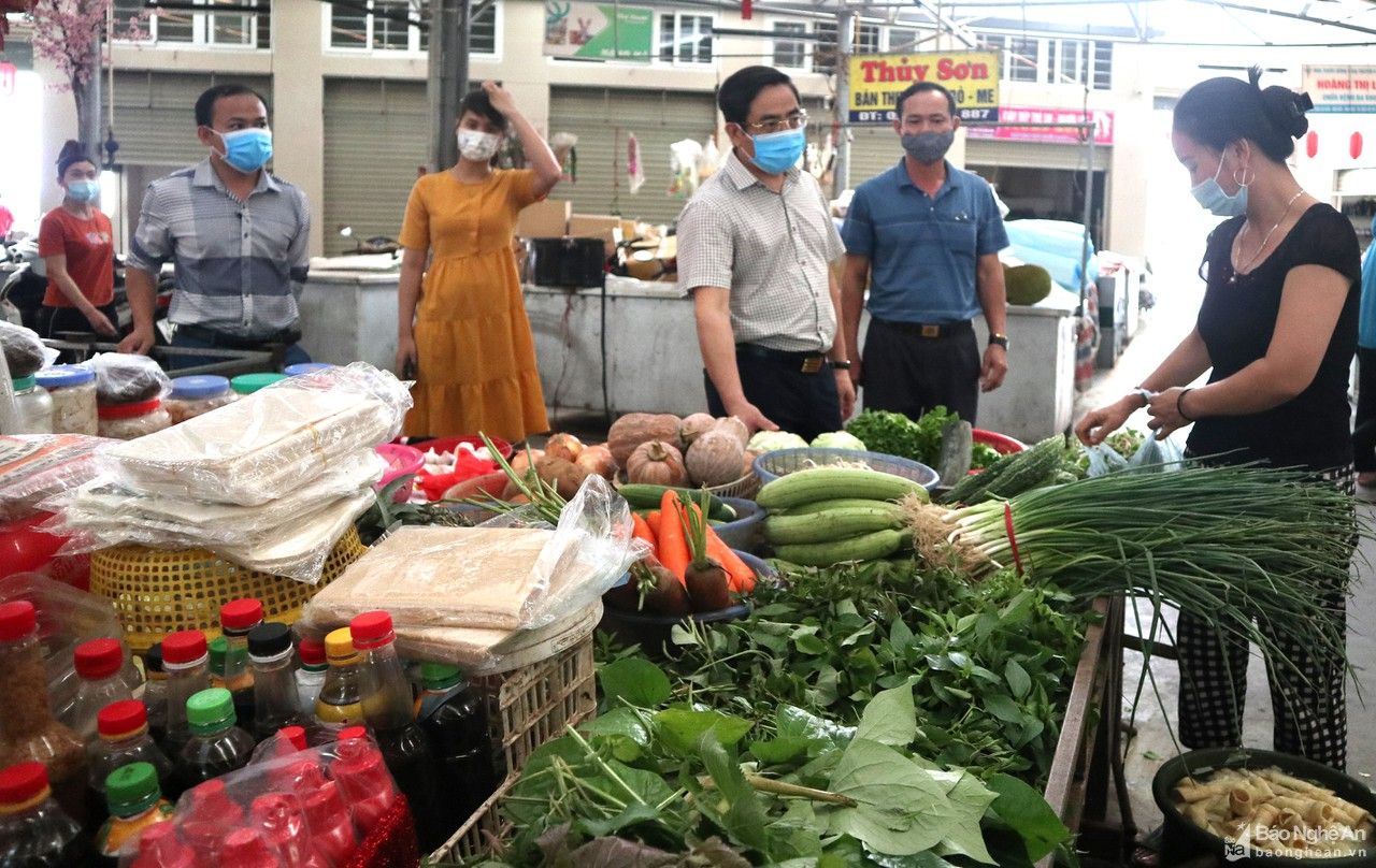 Chợ ế ẩm chưa từng thấy, tiểu thương Nghệ An lao đao vì Covid-19