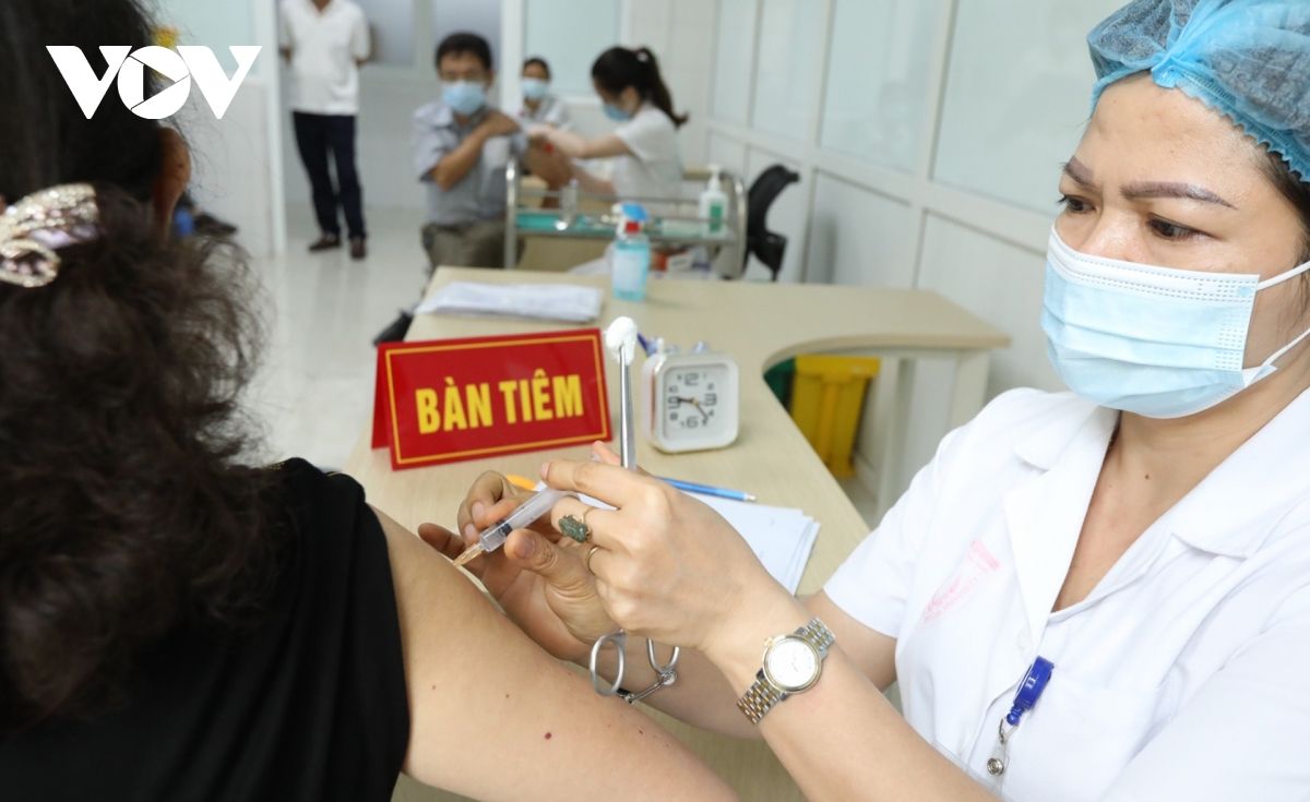 12.000 tình nguyện viên được tiêm mũi 2 vaccine Nano Covax trong tháng 8