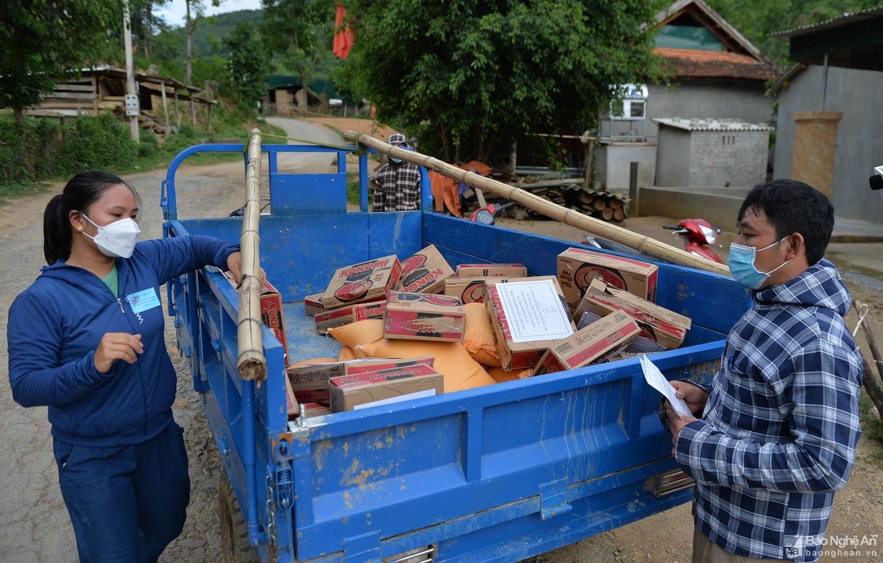 Cuộc sống khốn khó của bà con Khơ Mú nơi tâm dịch La Ngan