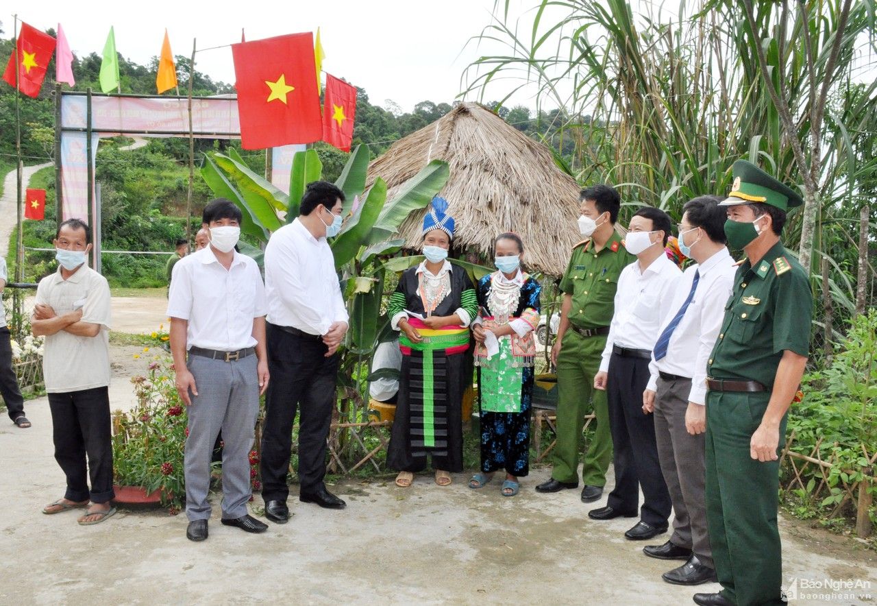 Khởi sắc Nhôn Mai