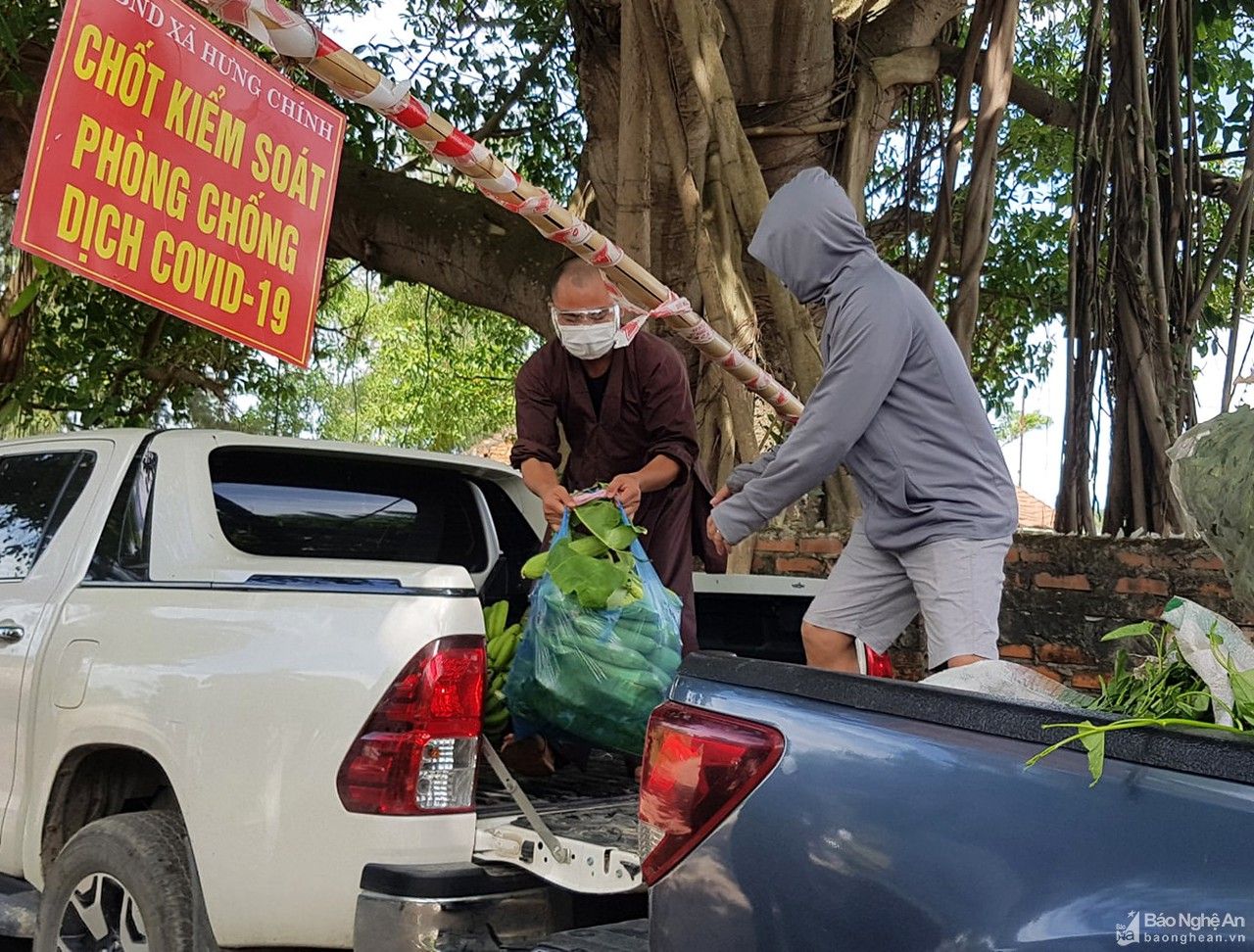 Các cơ sở tôn giáo chung tay hỗ trợ người dân vùng dịch