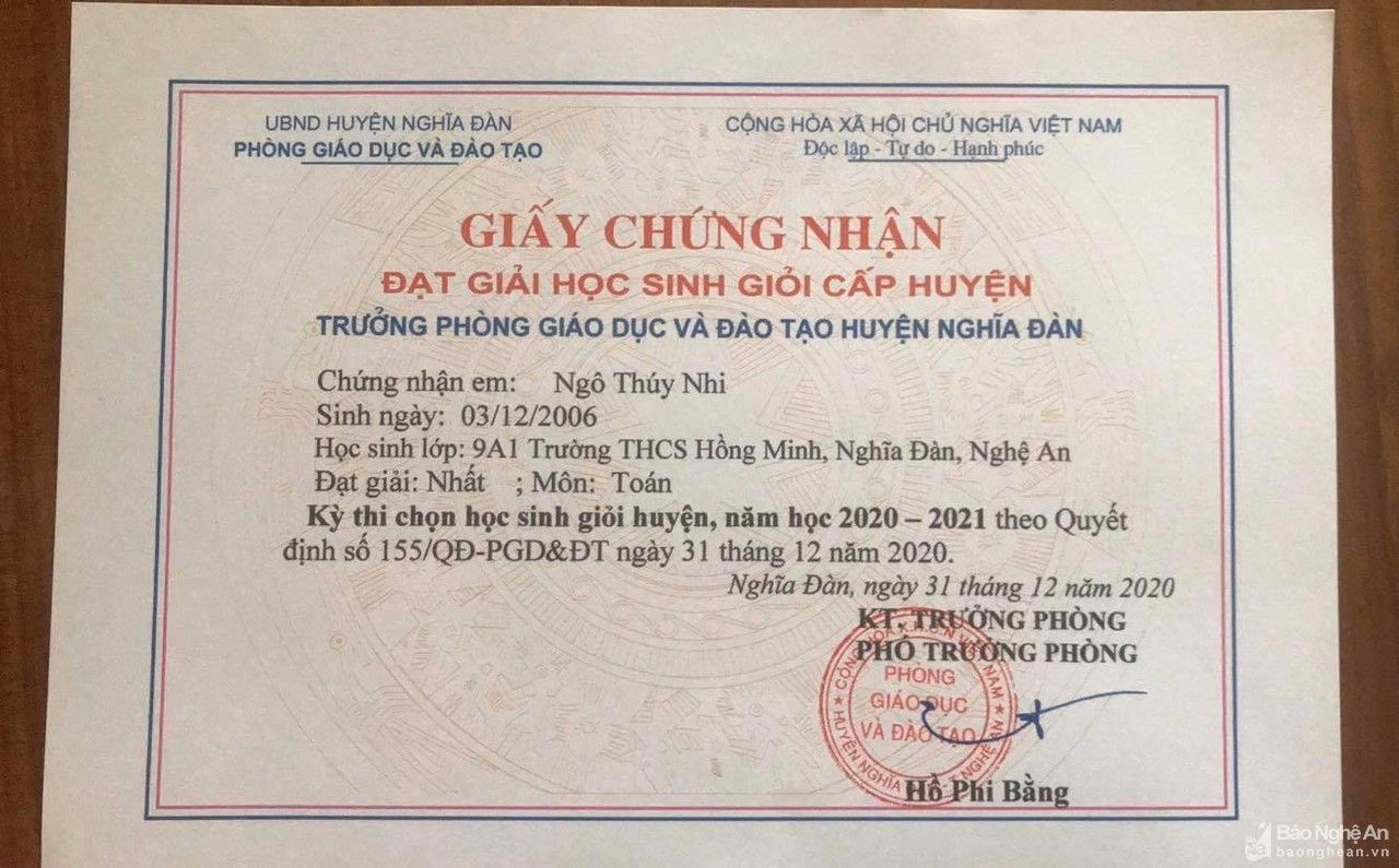 Nữ thủ khoa môn Toán trường Phan Bội Châu là học sinh trường huyện miền núi Nghĩa Đàn