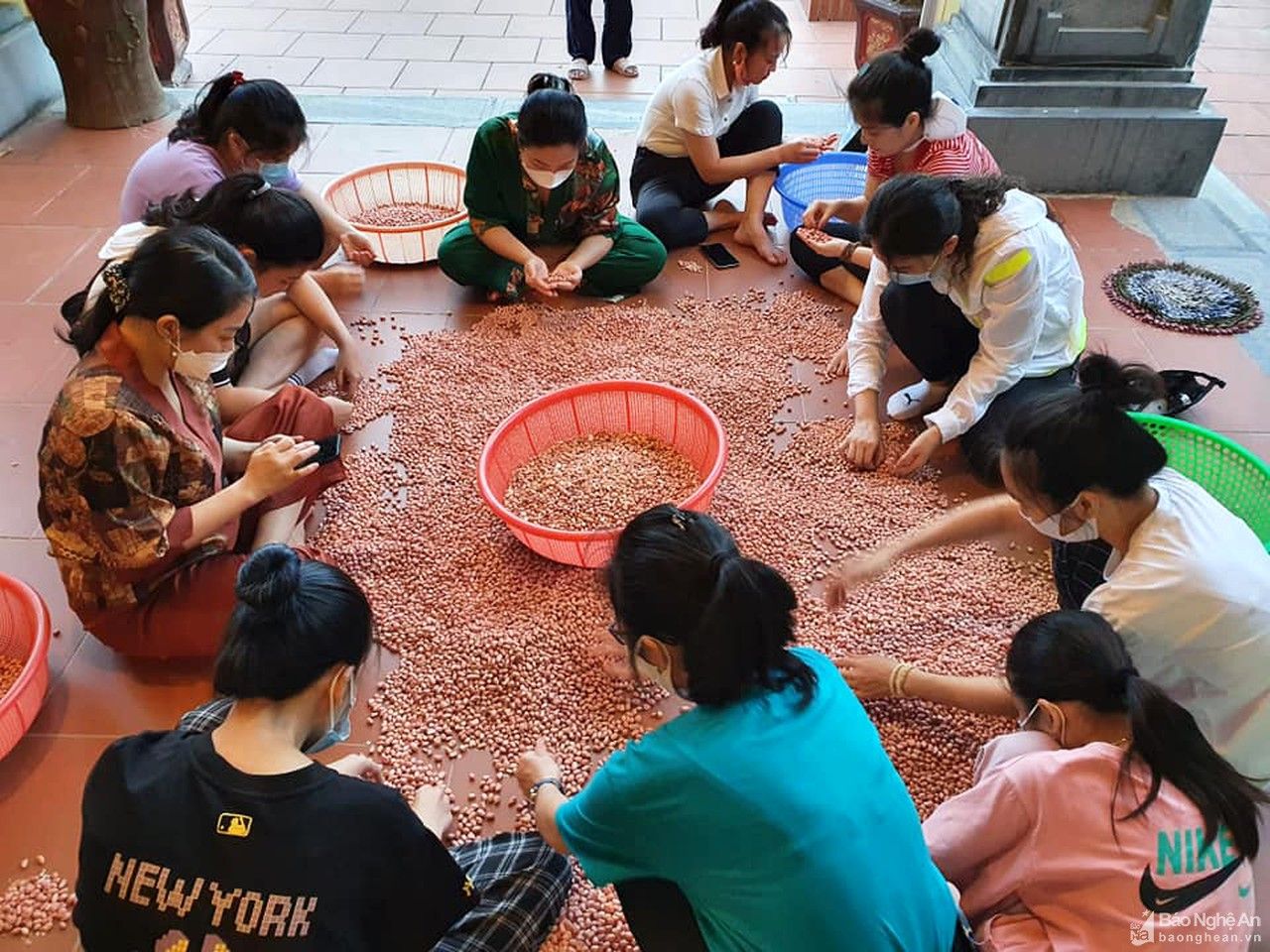 Tăng ni, Phật tử Nghệ An ủng hộ hàng chục tấn nhu yếu phẩm giúp đồng bào miền Nam chống dịch