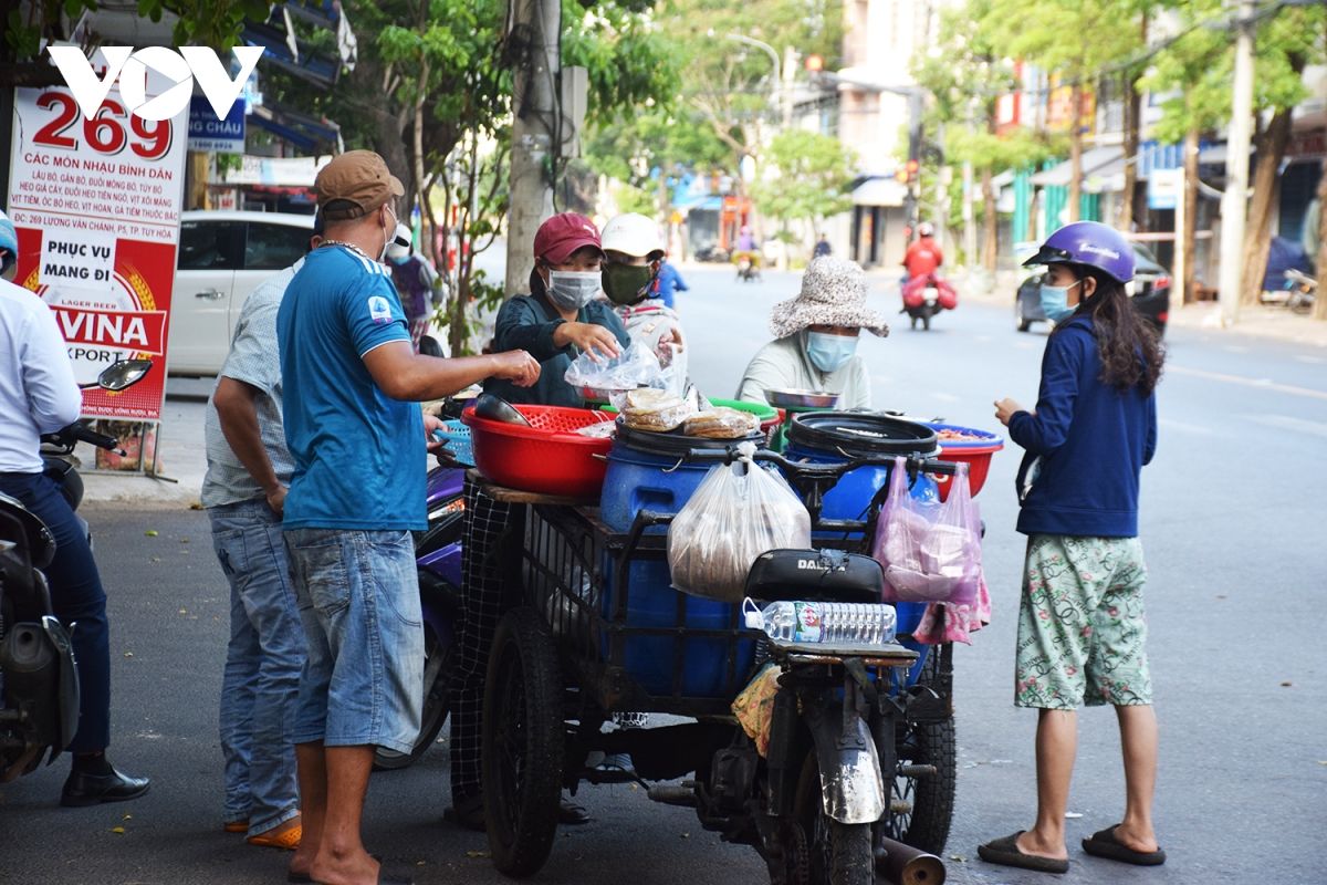 Chùm ảnh: Dịch lây lan nhanh, đường phố Tuy Hòa (Phú Yên) vắng người 