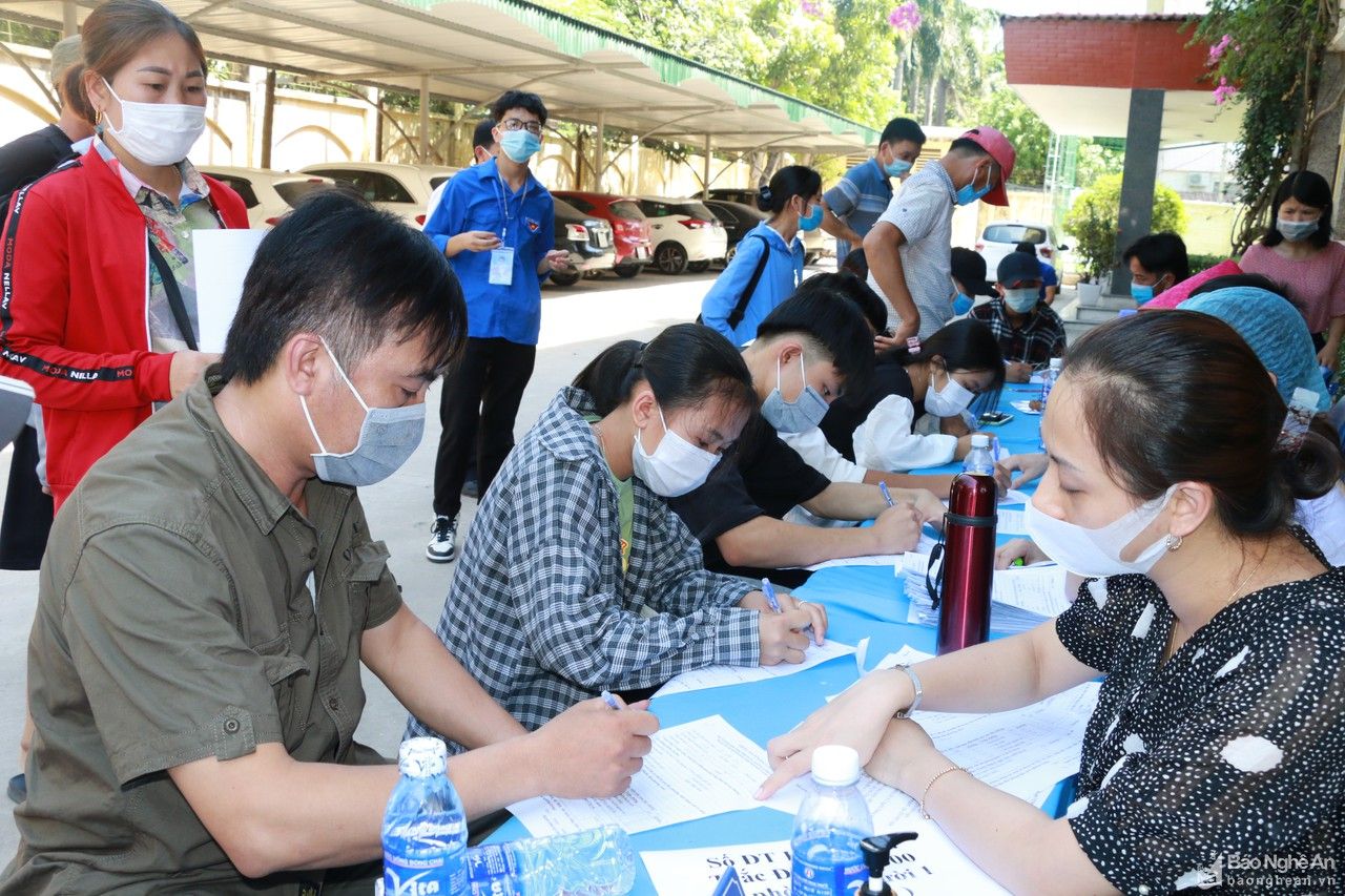 Nghệ An: Xử lý nghiêm những nhà trường thu tiền trái quy định khi nhập học