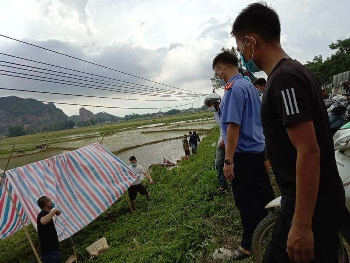 Hà Nội: Danh tính thanh niên tử vong bên chiếc xe máy dưới ruộng lúa