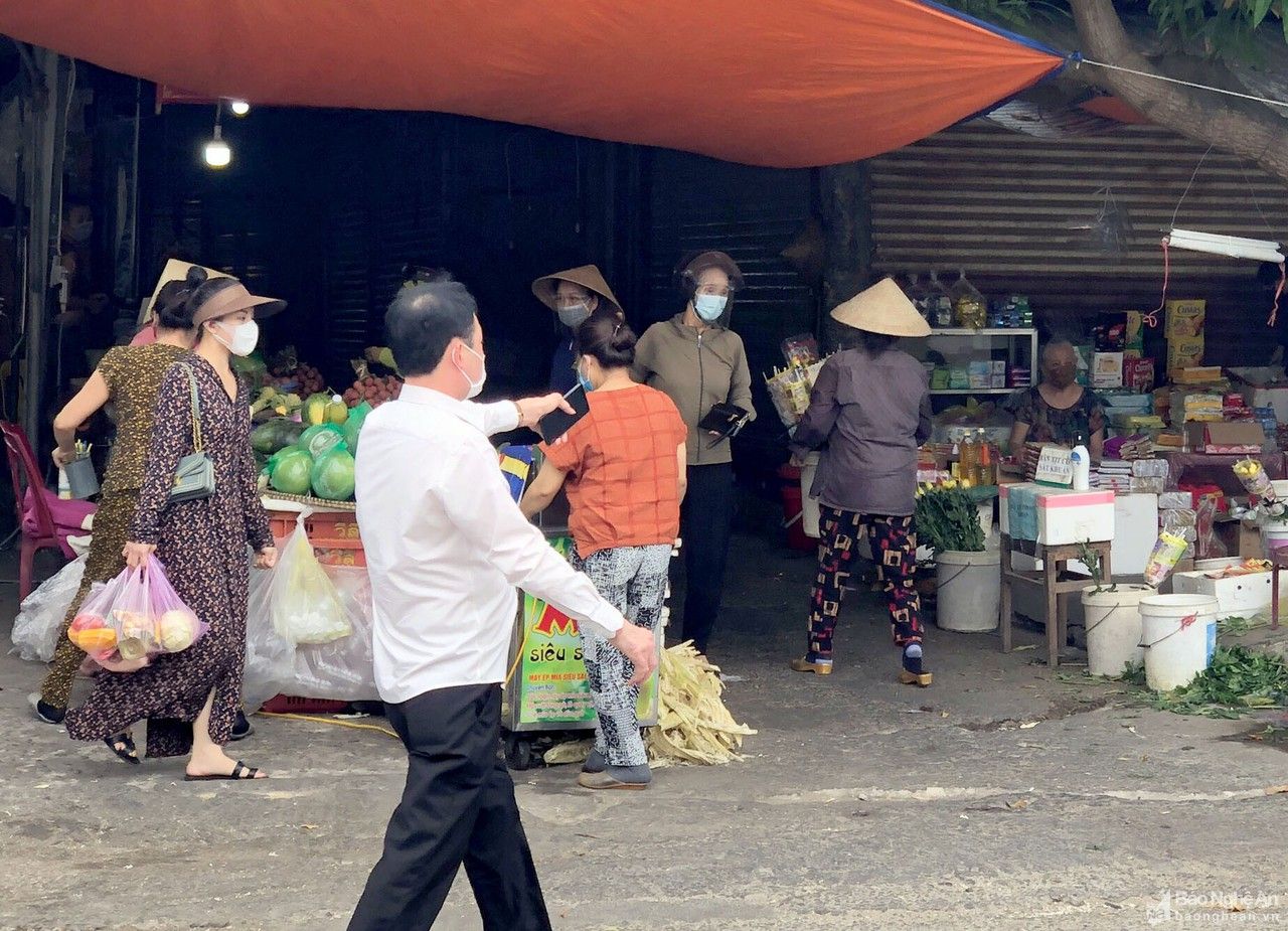 Phường Bến Thủy (TP Vinh) ra quân xử lý các điểm tập trung đông người trong mùa dịch