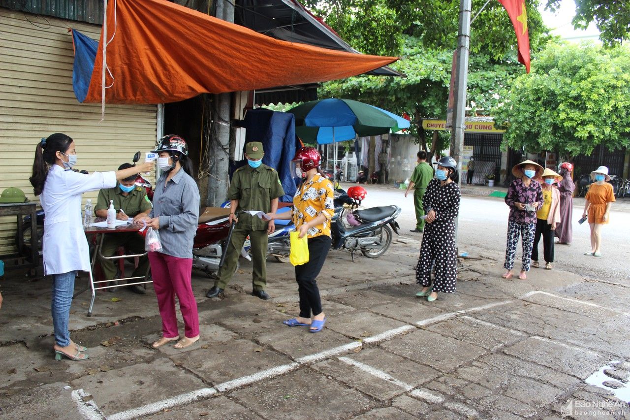 Quỳnh Lưu siết chặt công tác phòng, chống dịch ở các chợ dân sinh