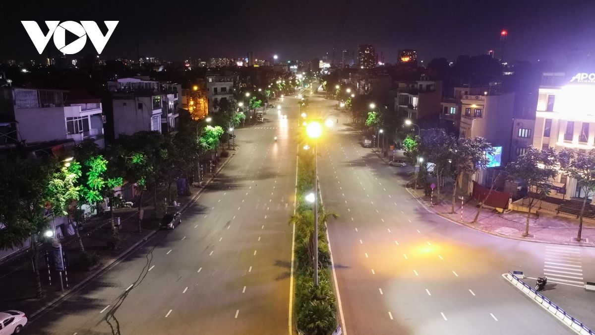 Ngắm nhìn tối Hà Nội từ trên cao những ngày giãn cách xã hội