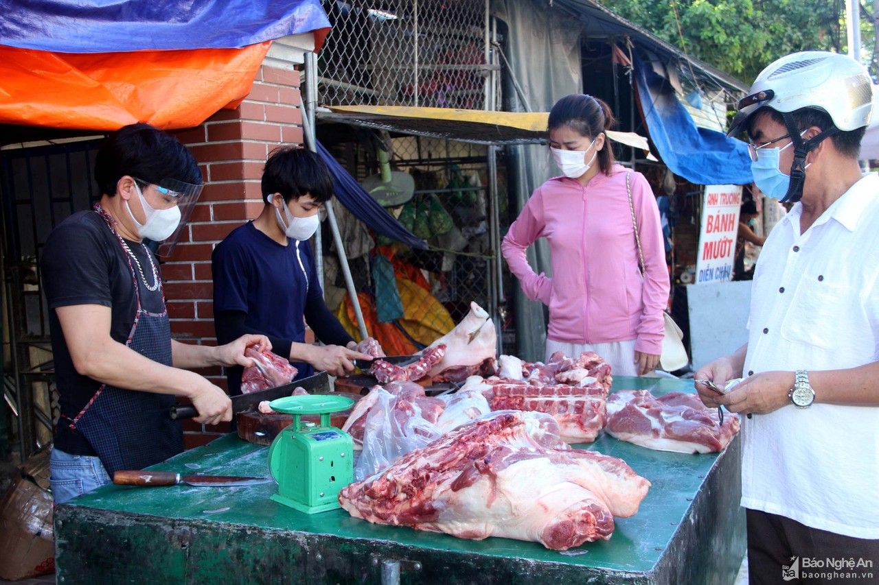 TP. Vinh trong ngày đầu thực hiện giãn cách xã hội