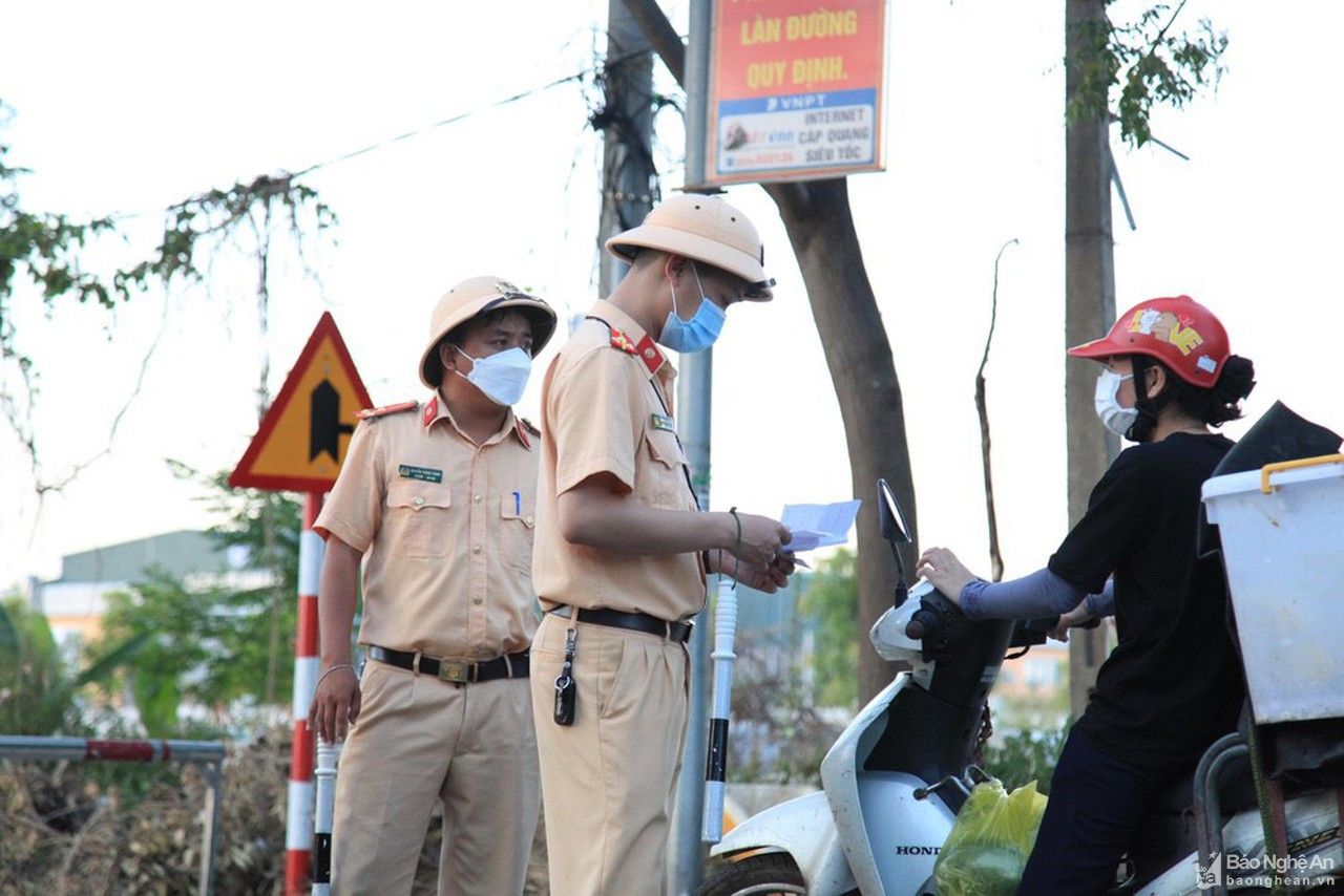 Người dân TP. Vinh nháo nhào mua hàng do tin đồn thất thiệt 