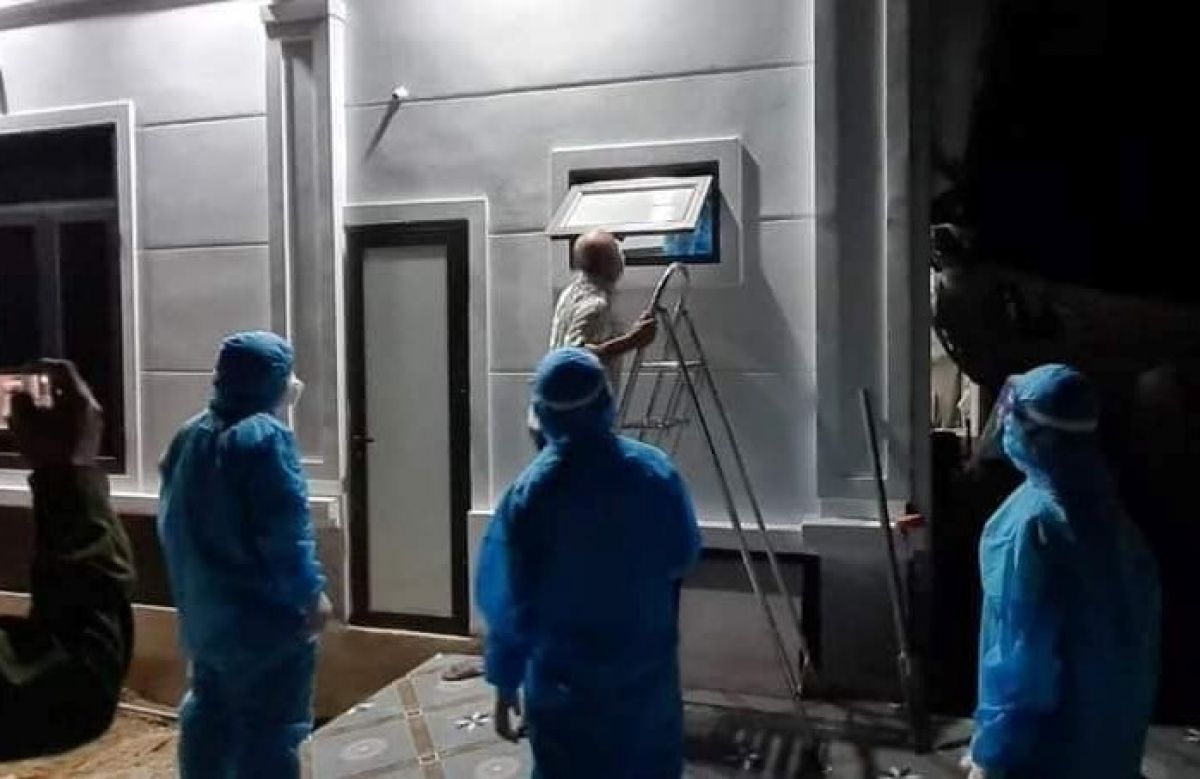 F1 cởi đồ cố thủ trong nhà, không chịu đi cách ly tập trung