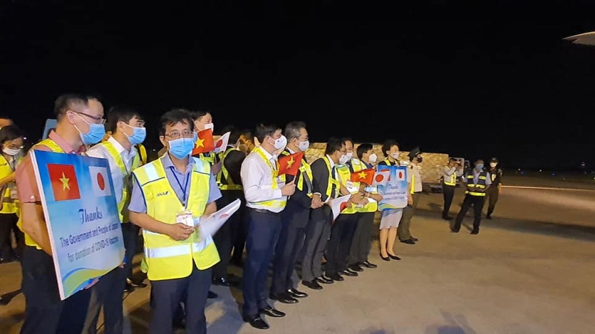 Gần 1 triệu liều vaccine của Chính phủ Nhật Bản tặng đã về Việt Nam