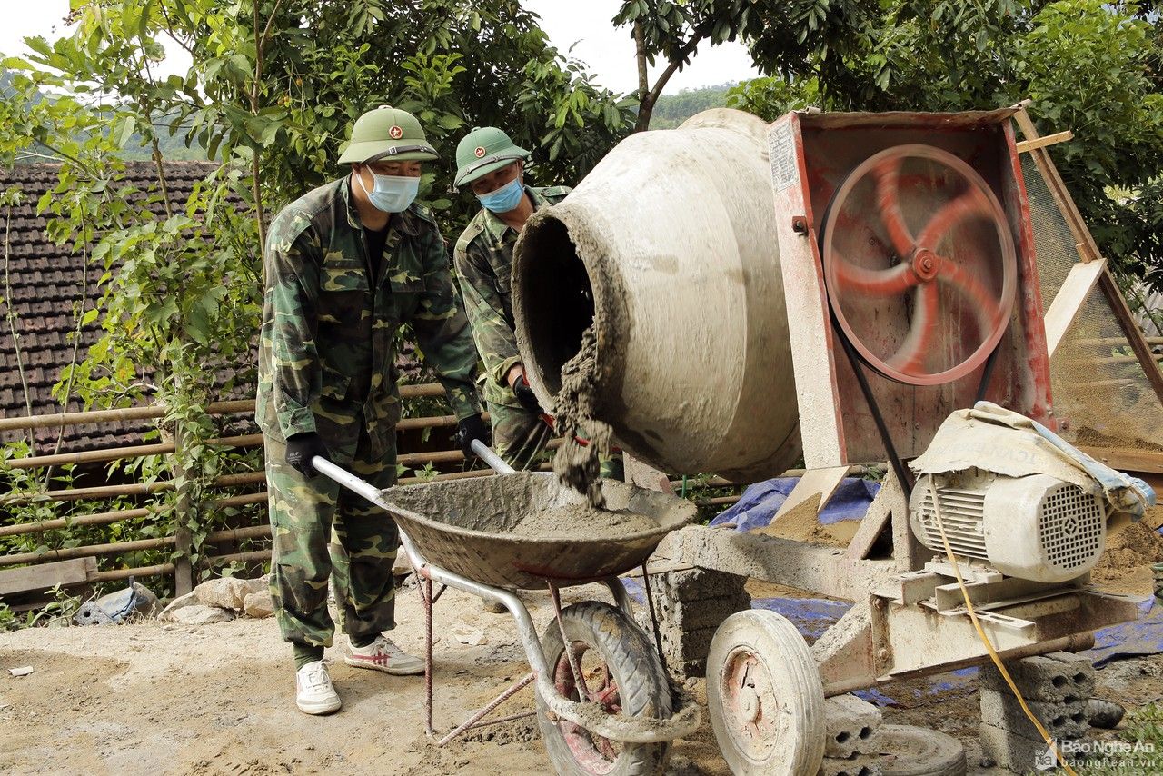 Bộ đội Biên phòng Nghệ An chung tay xây mái ấm cho hộ nghèo 