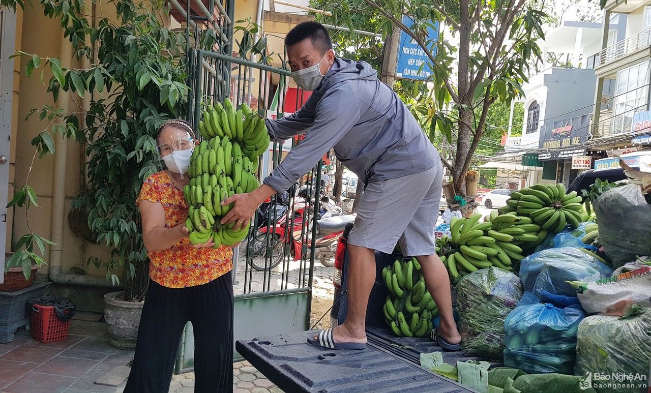 Các cơ sở tôn giáo chung tay hỗ trợ người dân vùng dịch