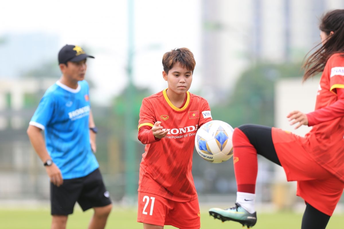 HLV Mai Đức Chung: "Hãy ủng hộ để chúng tôi hoàn thành nhiệm vụ"