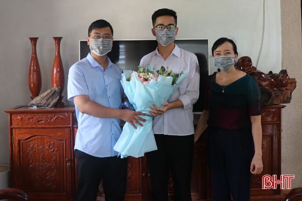 Nam sinh đạt điểm cao nhất khối A1 ở Hà Tĩnh