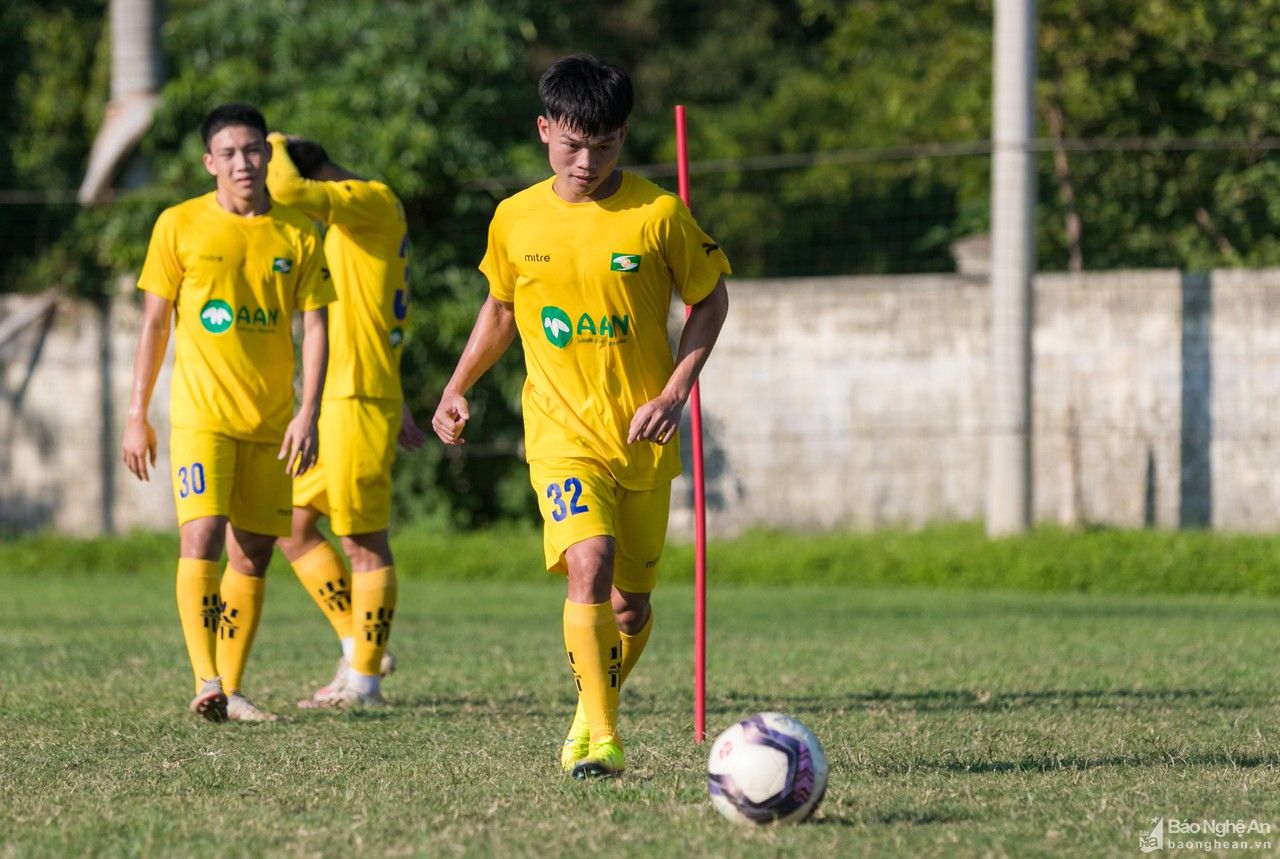 Hồ Văn Cường từ án kỷ luật đến nhà vô địch U17 SLNA