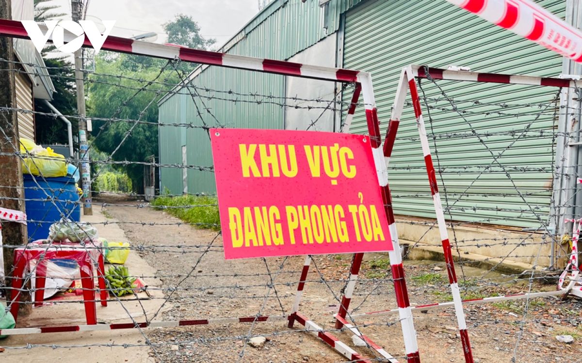 Tài xế "cầm nhầm" giấy xét nghiệm Covid-19 khi qua chốt ở Bình Dương