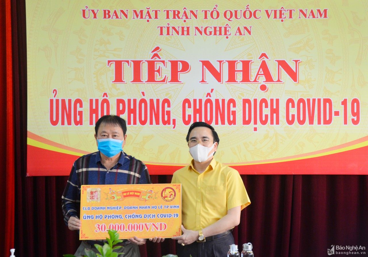 Nghệ An: Nhiều tập thể, cá nhân tiếp tục ủng hộ phòng, chống dịch Covid-19