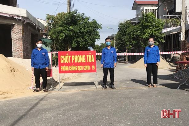 Màu áo xanh trên trận địa chống dịch ở TP Hà Tĩnh