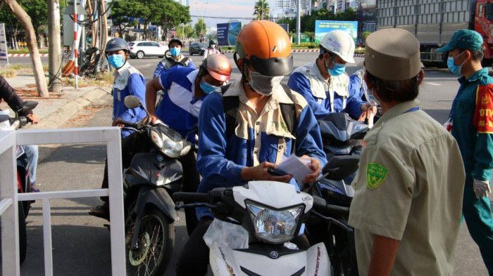 Cuộc đổi ca "chưa từng có" khi Đà Nẵng thêm 10 ngày "yên tại chỗ"