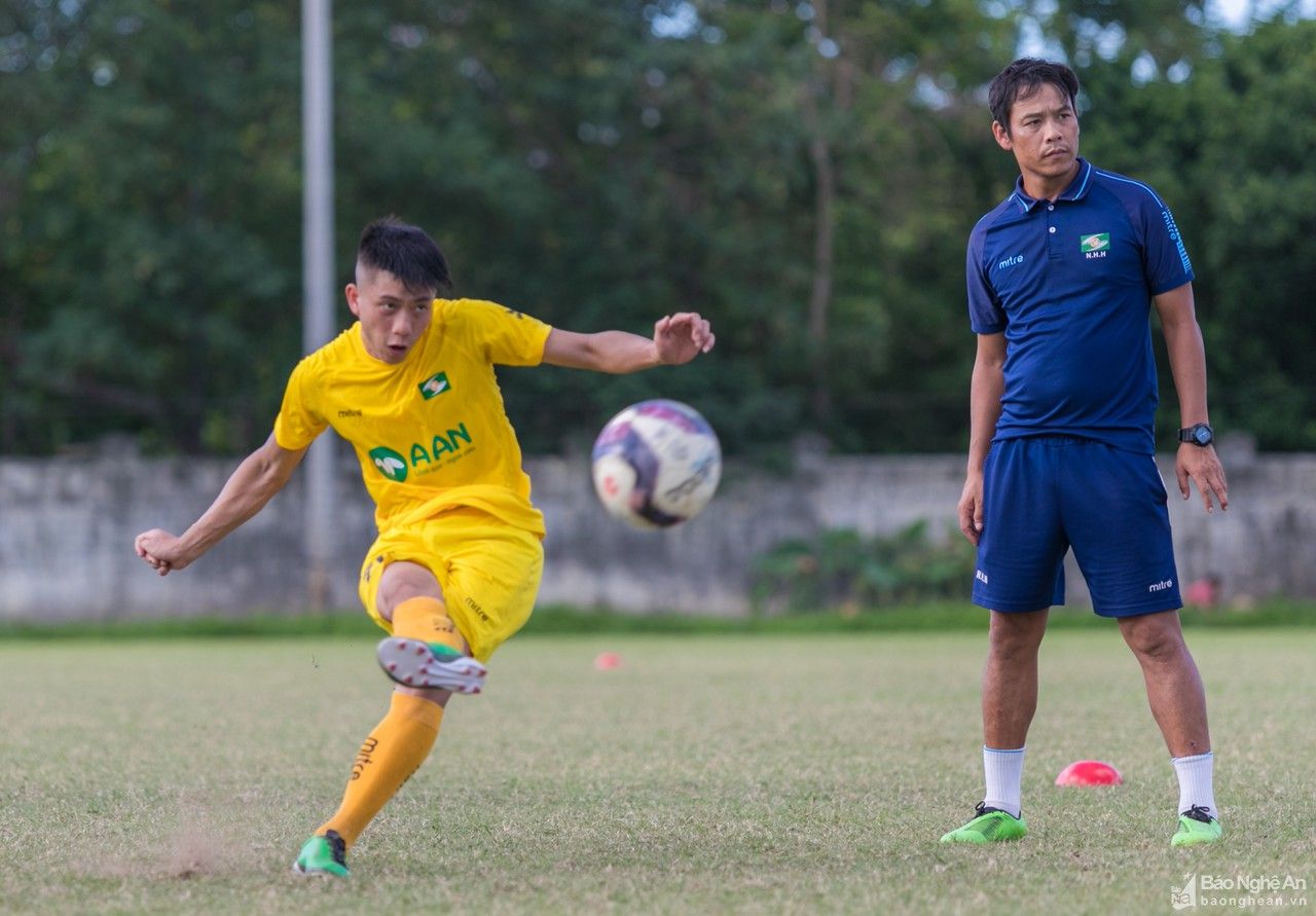 Phan Văn Đức hứng khởi trong ngày hội quân cùng SLNA