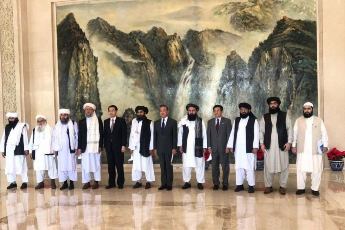 Trung Quốc “trao quà” cho Taliban, Mỹ cảnh báo Afghanistan sẽ bị quốc tế bài xích