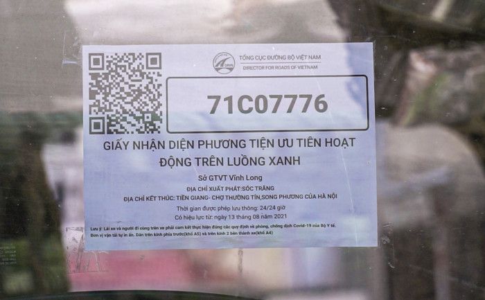 Cận cảnh hơn 800 thùng bánh nhập lậu trên xe tải "luồng xanh" về Hà Nội