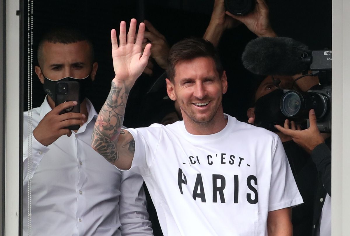 Toàn cảnh ngày Messi chính thức ra mắt PSG