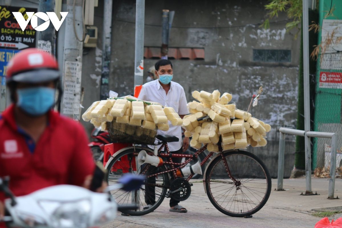 TP.HCM giãn&nbsp;cách&nbsp;theo Chỉ thị 16: Người lao động lo lắng nhưng rất đồng lòng