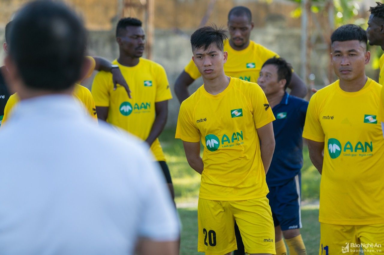 Phan Văn Đức hứng khởi trong ngày hội quân cùng SLNA