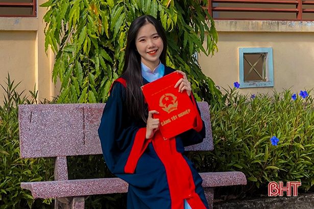 Lời yêu thương gửi con gái đạt kết quả cao Kỳ thi tốt nghiệp THPT từ chốt chống dịch biên giới Hà Tĩnh