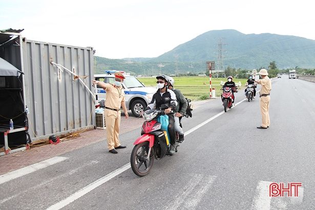 Hà Tĩnh đang cách ly, theo dõi sức khỏe 10.373 người về từ vùng dịch