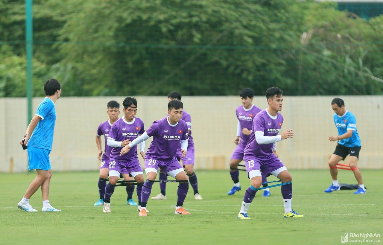 Văn Đức, Văn Hoàng, Tuấn Tài phấn chấn trong buổi tập cùng đội tuyển Việt Nam