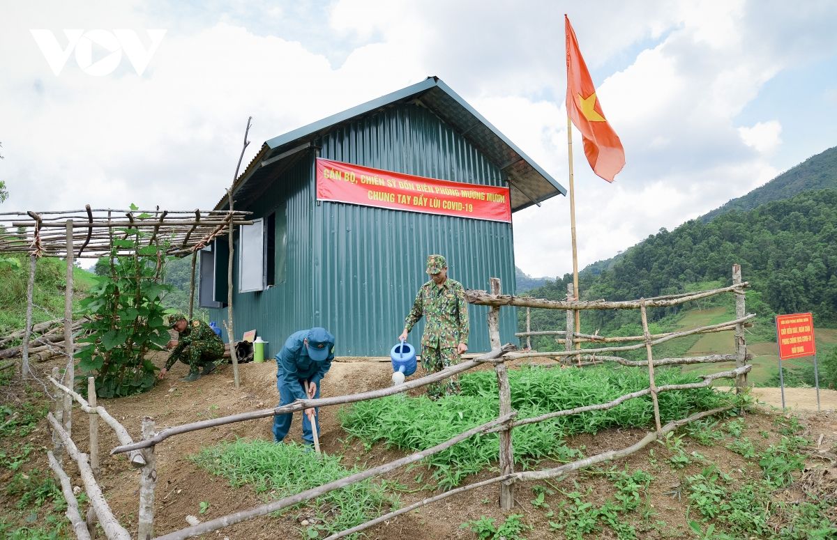 Bộ đội biên phòng Điện Biên căng mình chống dịch ở các chốt dọc biên giới