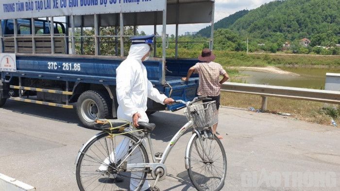 Người đàn ông khuyết tật đạp xe hơn 1.000 km từ TP.HCM về Phú Thọ